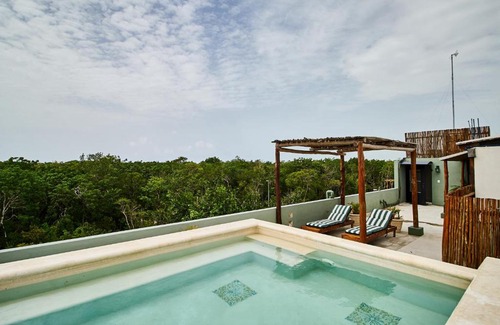 Zama Apartment | Delightful and romantic rooftop cabin & pool