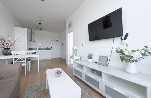 Smethwick Apartment | Delightful city retreat near Birmingham
