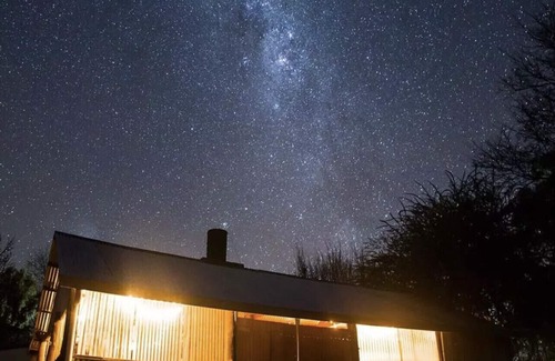 Chiltern Cabin | Delightful Miners Cabin located within Willuna Sanctuary
