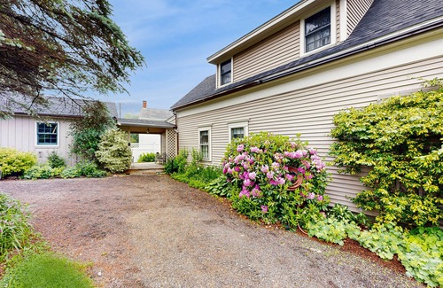 Searsport House | Delightful Seaside Retreat with Ocean Views, Wifi, and Private Washer & Dryer