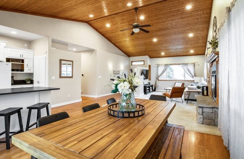 Dayton House | Delightful Single Level Retreat, Pet Friendly, Open Floor Plan, Huge Fenced Backyard, Walk to Dayton