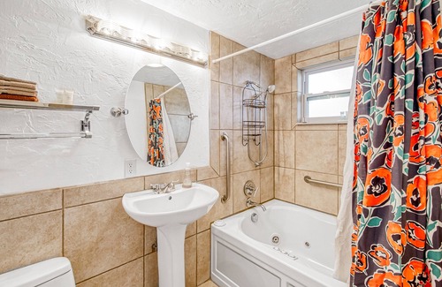 Pinewood Park Condo | Delightful Waterfront Retreat W/ Spacious Layout, Free WiFi, & Central Location