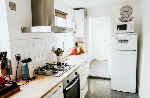 Whitstable Cottage | Delightful Whitstable Seaside Cottage, Sleeps 6. Free Wifi/Parking. Dogs Welcome