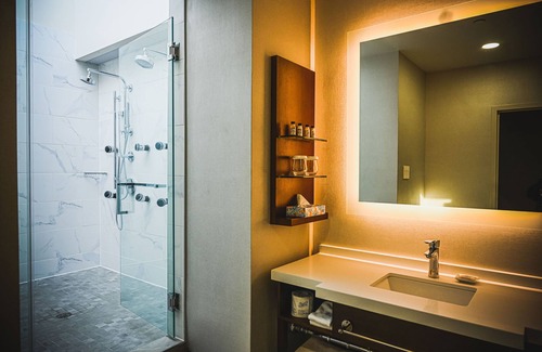 Sharonville Hotel | Delta Hotels by Marriott Cincinnati Sharonville