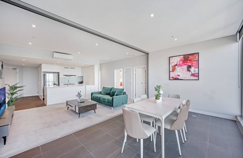 Wentworth Point Apartment | Deluxe 3b2b apartment with waterfront and convenient facilities