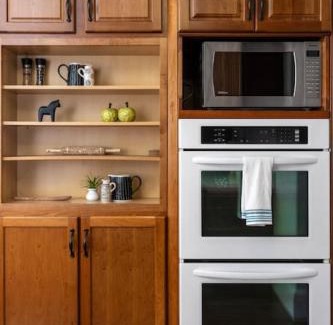 Mount Auburn House | Deluxe 6 Bedroom 3 Min to Downtown w 2-car Driveway