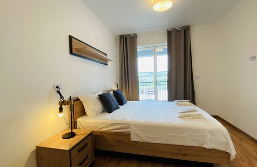 Floresti Apartment | Deluxe Apartment with balcony and private parking in Colvmna Residence