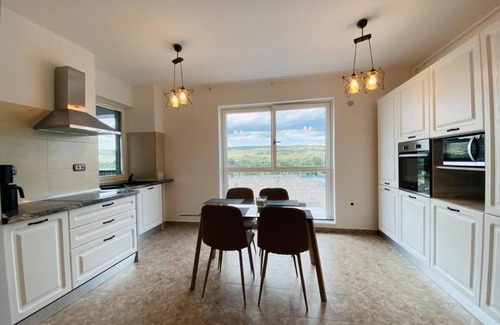 Cluj-Napoca Apartment | Deluxe Apartment with Balcony & Parking