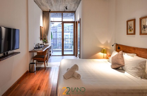 Dich Vong House | Deluxe double or twin in 22Land Residence