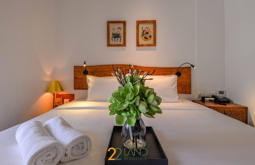 Dich Vong House | Deluxe double or twin in 22Land Residence
