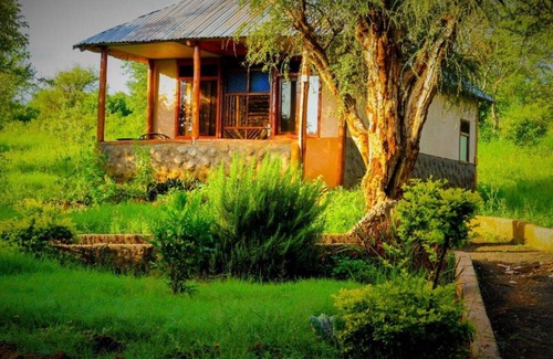 Kimana House | Deluxe Double Room with Bath