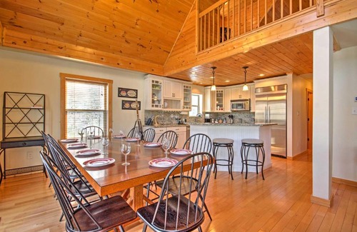 Beech Mountain House | Deluxe Log Cabin with Pool Table 1 Mi to Hike and Ski