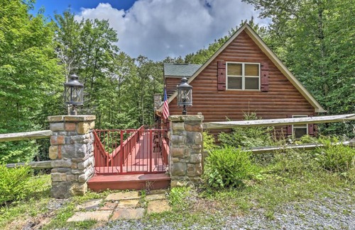 Beech Mountain House | Deluxe Log Cabin with Pool Table 1 Mi to Hike and Ski