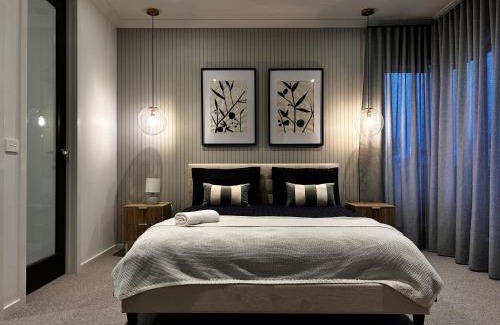 Mambourin House | Deluxe Master Room I HERstay at Mambourin