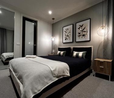 Mambourin House | Deluxe Master Room I HERstay at Mambourin