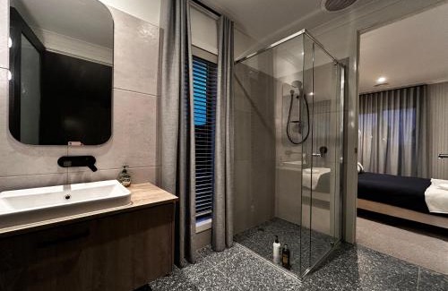 Mambourin House | Deluxe Master Room I HERstay at Mambourin