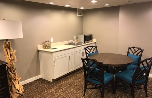 Hanamaulu Apartment | Deluxe Room w/King Bd, Ocean/Pool views, New Furnishings!, No Resort Fee