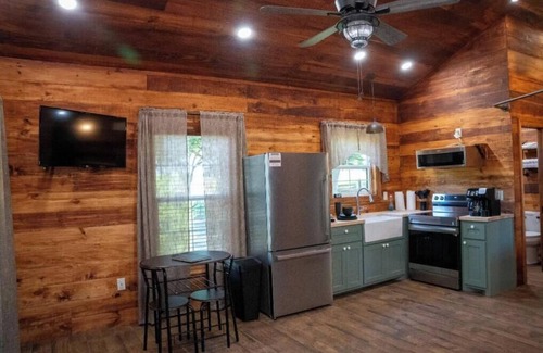 Broussard Cabin | Deluxe Rustic Tiny Cabin