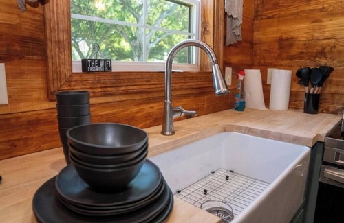 Broussard Cabin | Deluxe Rustic Tiny Cabin