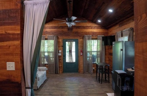 Broussard Cabin | Deluxe Rustic Tiny Cabin