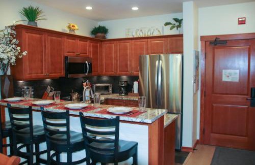 Salt Lake Mountain Resorts Resort | Deluxe Solitude Mountain Ski in-out 2bd-2ba Condo