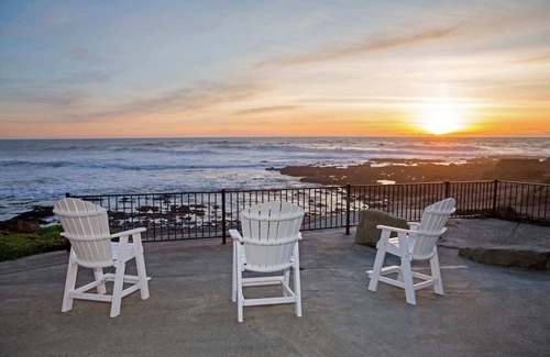 Shelter Cove Condo | Deluxe Suite | Full Kitchen | Jacuzzi | Rm 9