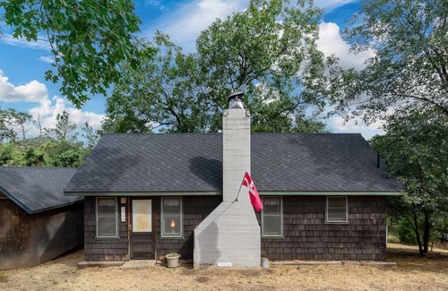 Julian Cabin | Den Elske Hytte - A Quaint & Magical Mountain Hideaway in Wooded Julian