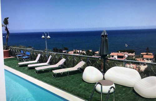 San Nicola l'Arena House | Dependance of 100 square meters, with swimming pool shared with the owners.