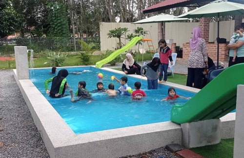 Kampung Kuala Parit Ski Chalet | Desa Retreat Kuala Kangsar