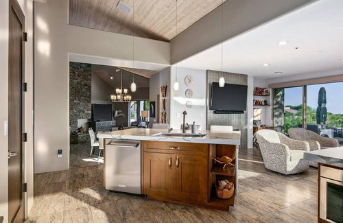 Desert Mountain House | Desert Mountain Semi Custom home w/gourmet kitchen, pool, spa and waterfall