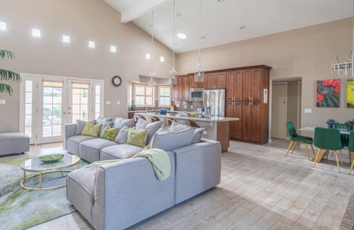 Paradise Valley Village House | Desert Tranquility Luxury Pool/Spa, Chefs Kitchen