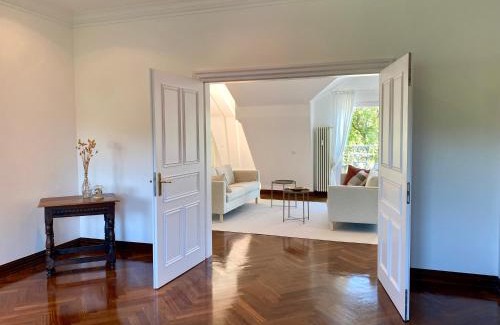 Krefeld Apartment | Design-Loft mit 2 Balkonen am Stadtwald - 20 min zur Messe Düsseldorf