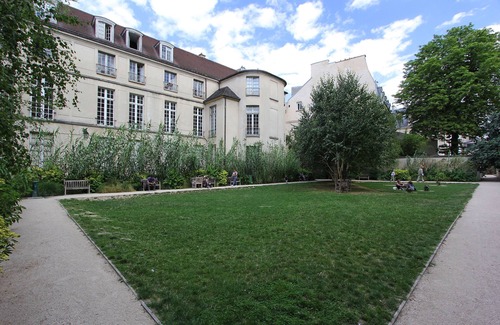 Saint-Gervais Apartment | Design & Luxurious Apartment in the Heart of Marais A/C - 2 minutes to metro