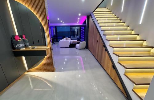 Leonding Villa | Design-Villa mit privatem Pool, Whirlpool & stimmungsvoller Beleuchtung