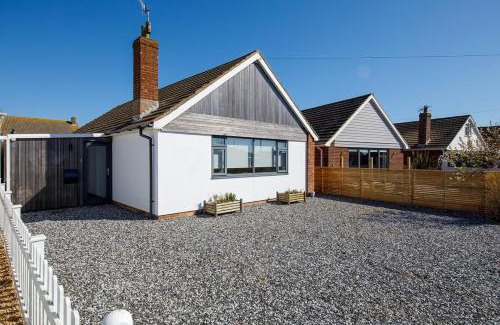 East Wittering House | Designer Family Escape Hot Tub Steps to Beach