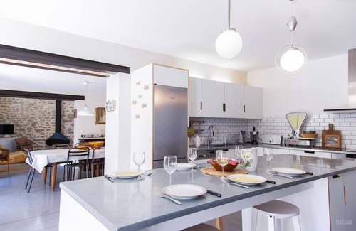 Chateauneuf-du-Pape House | Designer House in Peaceful Provence Village