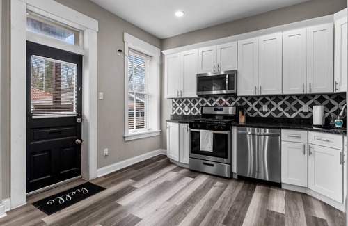 Shaw House | Designer Home in Shaw Right Side - JZ Vacation Rentals