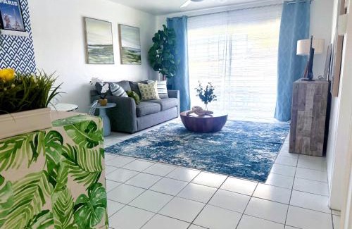 Aventura Apartment | Designer's 1 BR 1BA Condo 1 Block to Aventura Mall