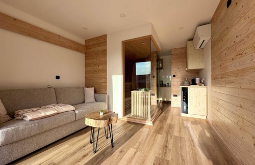 Sencur House | Desiree with Sauna&HotTube in Resort Potatoland