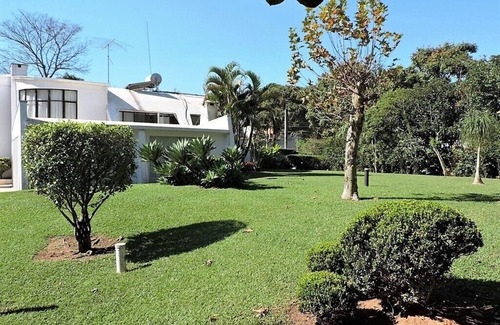 Carapicuiba House | Deslumbrante Casa Cinematográfica