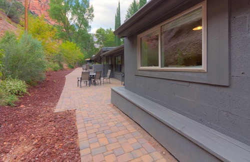 Sedona Apartment | Destination Oak Creek 6 1 Bedroom Apts by RedAwning