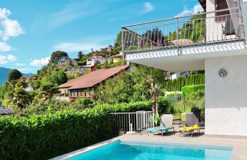 Luino House | Detached 5½-room house with pool and beautiful lake view