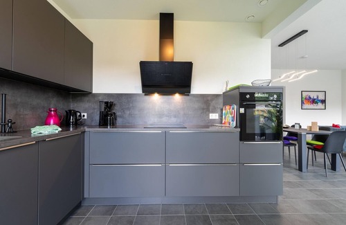 Zeewolde House | Detached 6-person villa with enclosed garden, spacious kitchen-living area and private jetty on the water