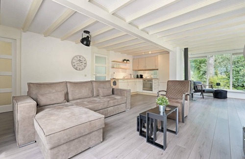 Ouddorp House | Detached and completely single-floor holiday bungalow on the award-winning holiday park Klepperstee near the beach and the North Sea.