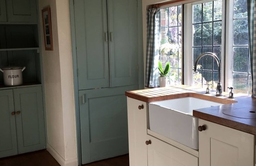 West Wittering Cottage | Detached cottage, a stroll from sandy West Wittering Beach