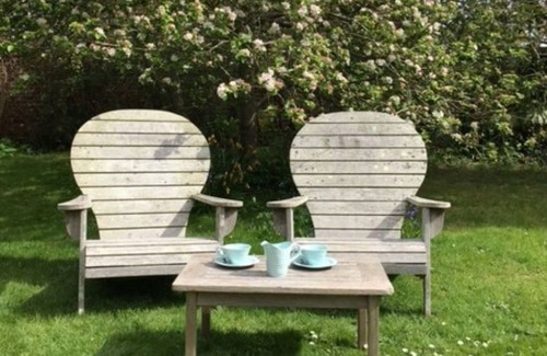 West Wittering Cottage | Detached cottage, a stroll from sandy West Wittering Beach