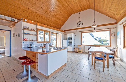 Plouescat House | Detached house for 5 people; direct access to the beach.