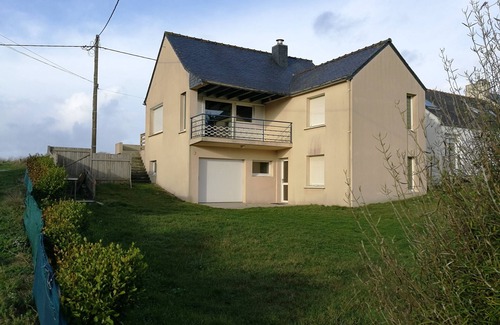 Plouescat House | Detached house for 5 people; direct access to the beach.