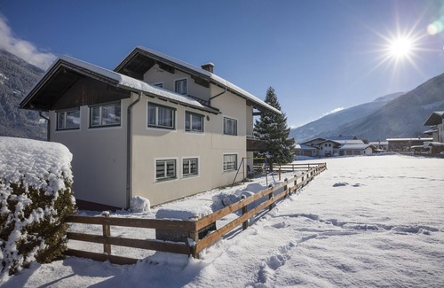 Kapfing House | Detached, pet-friendly, vacation home Anneliese in Fügen