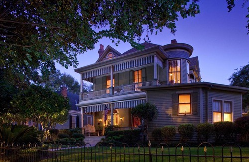 Natchez Bed & Breakfast | Devereaux Shields House